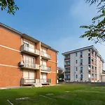 Guesthost - Flat A Due Passi Dalla Spiaggia! Apartamento